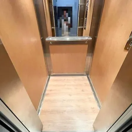 アパート Aristi By The Music Hall *